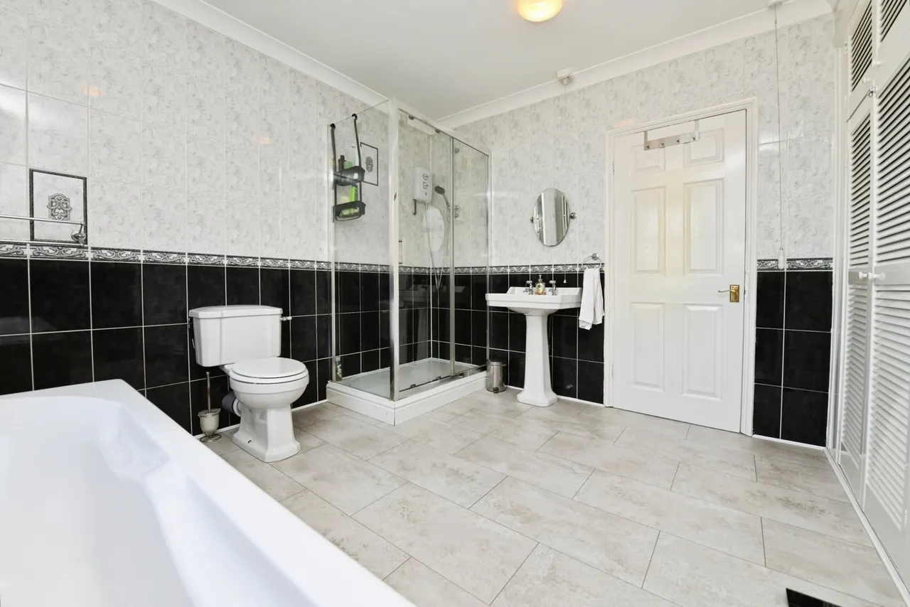 Wakering Avenue, Shoeburyness, Southend-on-Sea, Essex, SS3, photo 9
