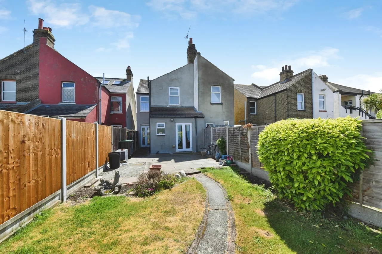 Wakering Avenue, Shoeburyness, Southend-on-Sea, Essex, SS3, photo 19