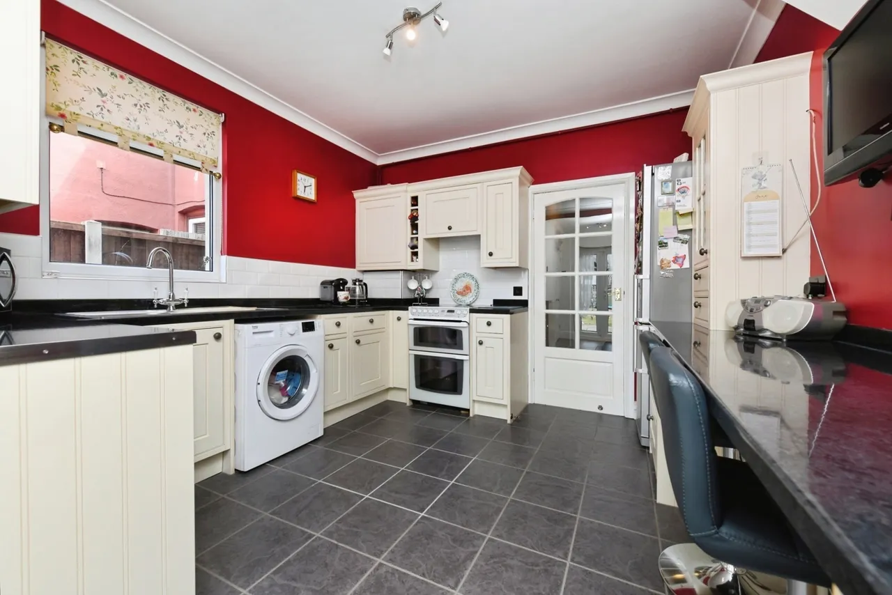 Wakering Avenue, Shoeburyness, Southend-on-Sea, Essex, SS3, photo 11