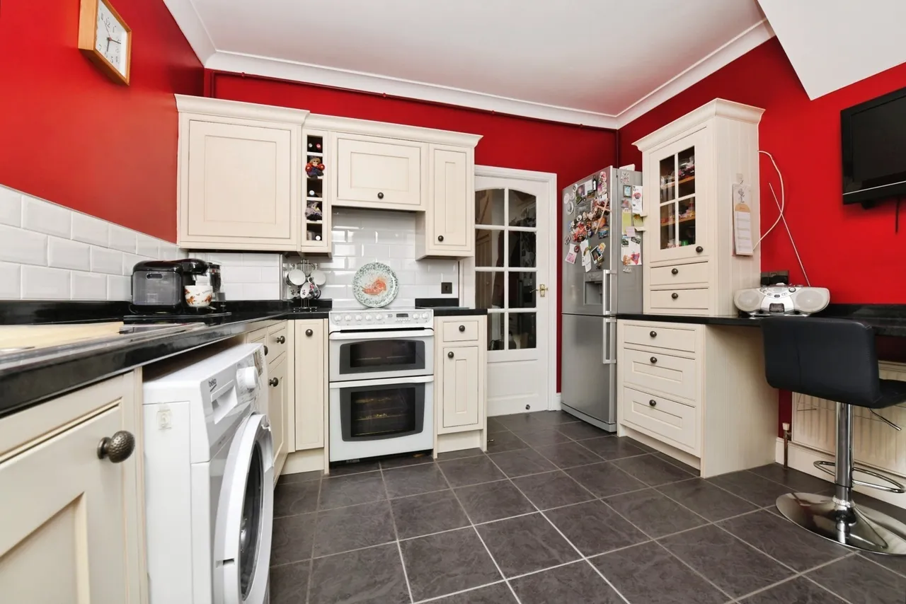 Wakering Avenue, Shoeburyness, Southend-on-Sea, Essex, SS3, photo 10