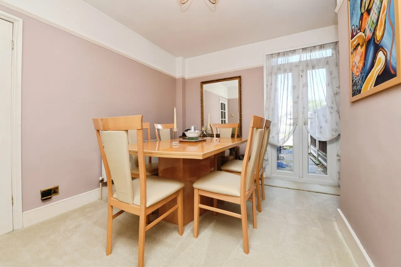 Wakering Avenue, Shoeburyness, Southend-on-Sea, Essex, SS3, photo 4