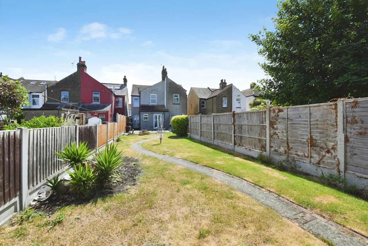 Wakering Avenue, Shoeburyness, Southend-on-Sea, Essex, SS3, photo 5