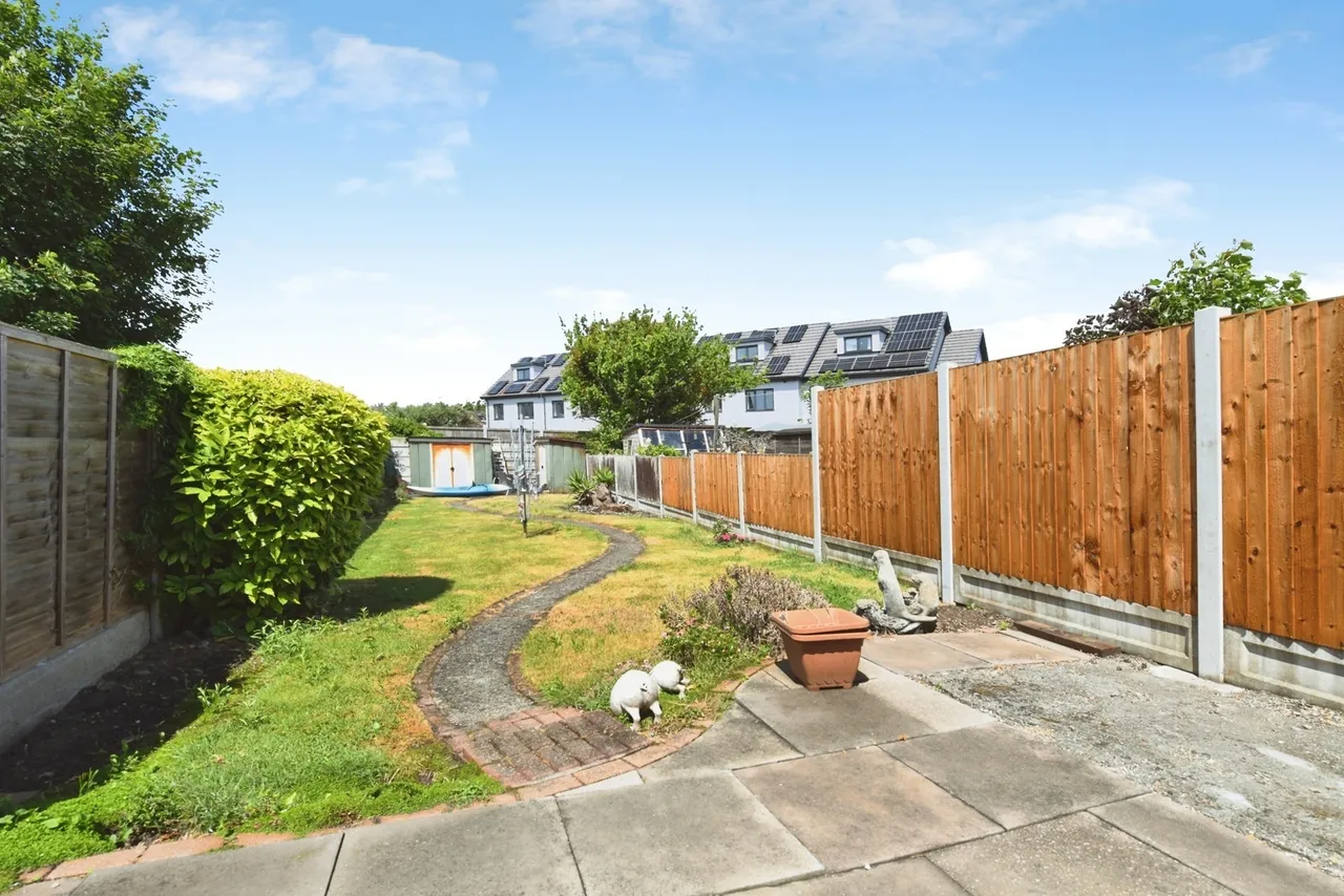 Wakering Avenue, Shoeburyness, Southend-on-Sea, Essex, SS3, photo 6