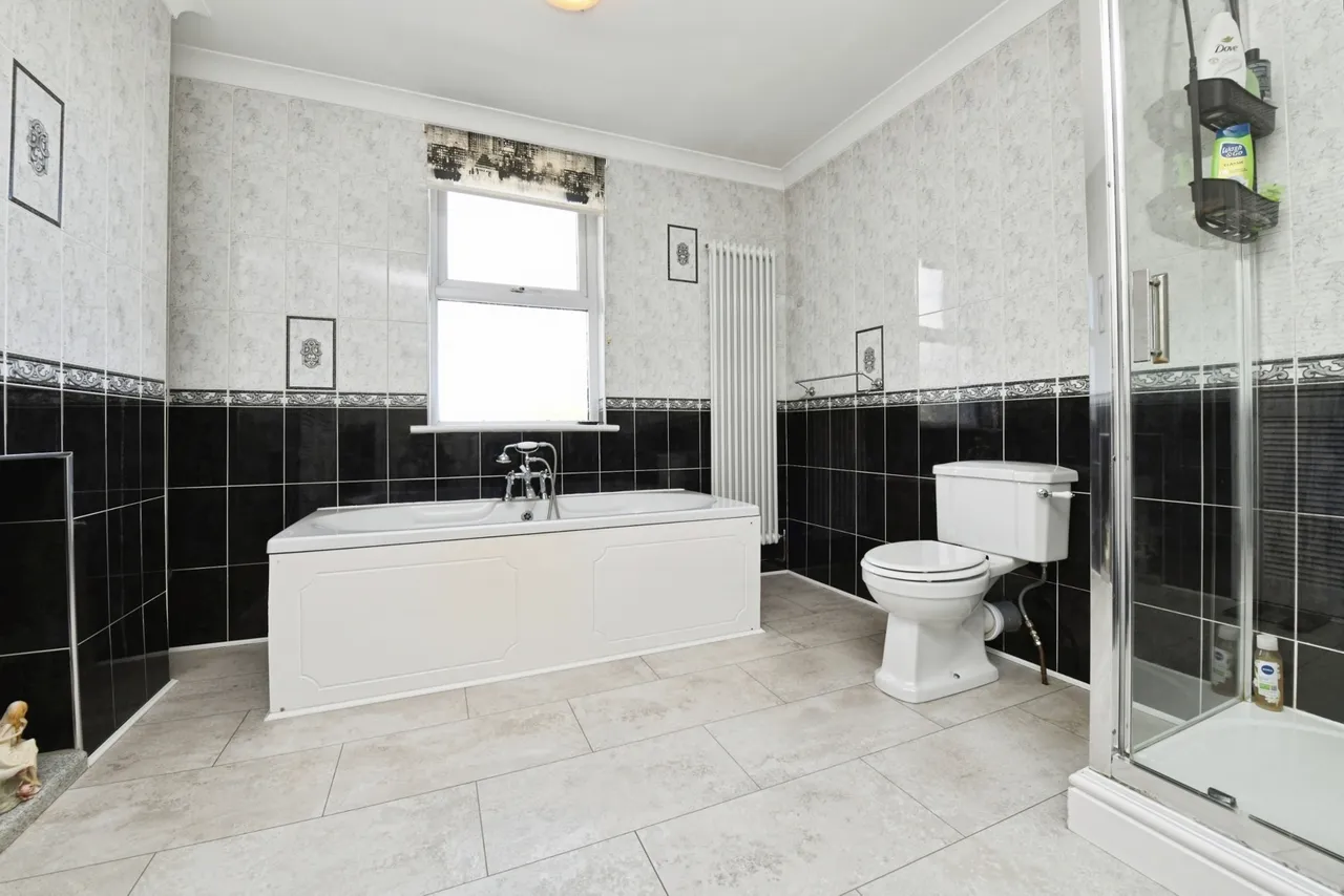 Wakering Avenue, Shoeburyness, Southend-on-Sea, Essex, SS3, photo 18