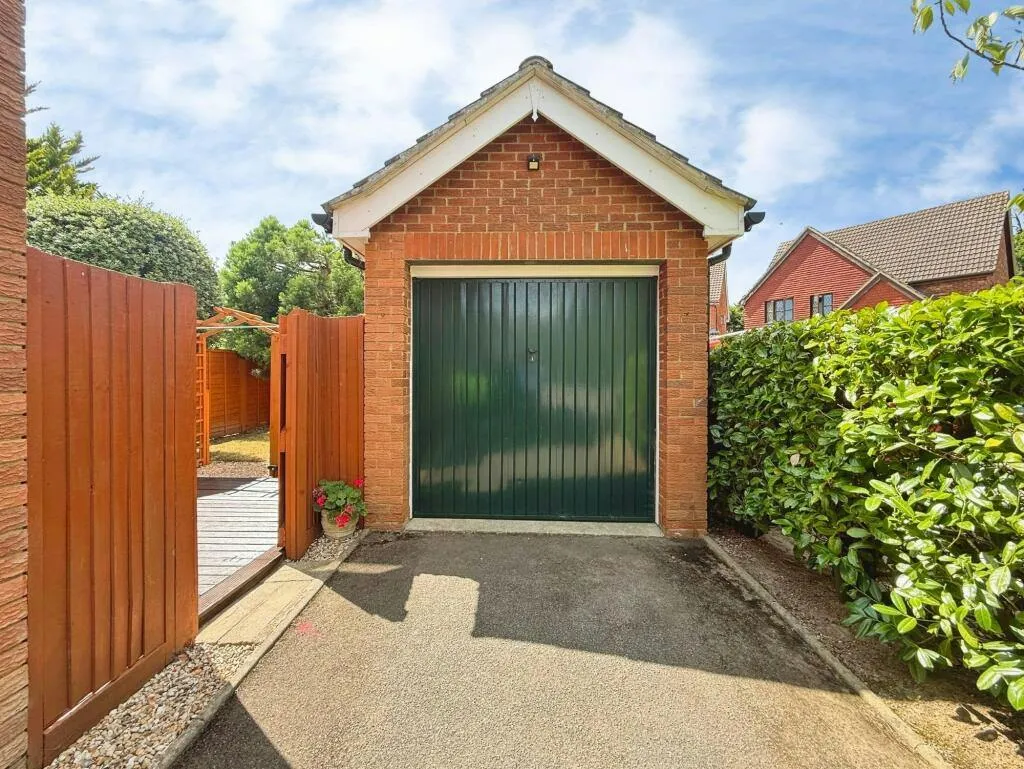 Farleys Way, Peasmarsh, TN31, photo 14