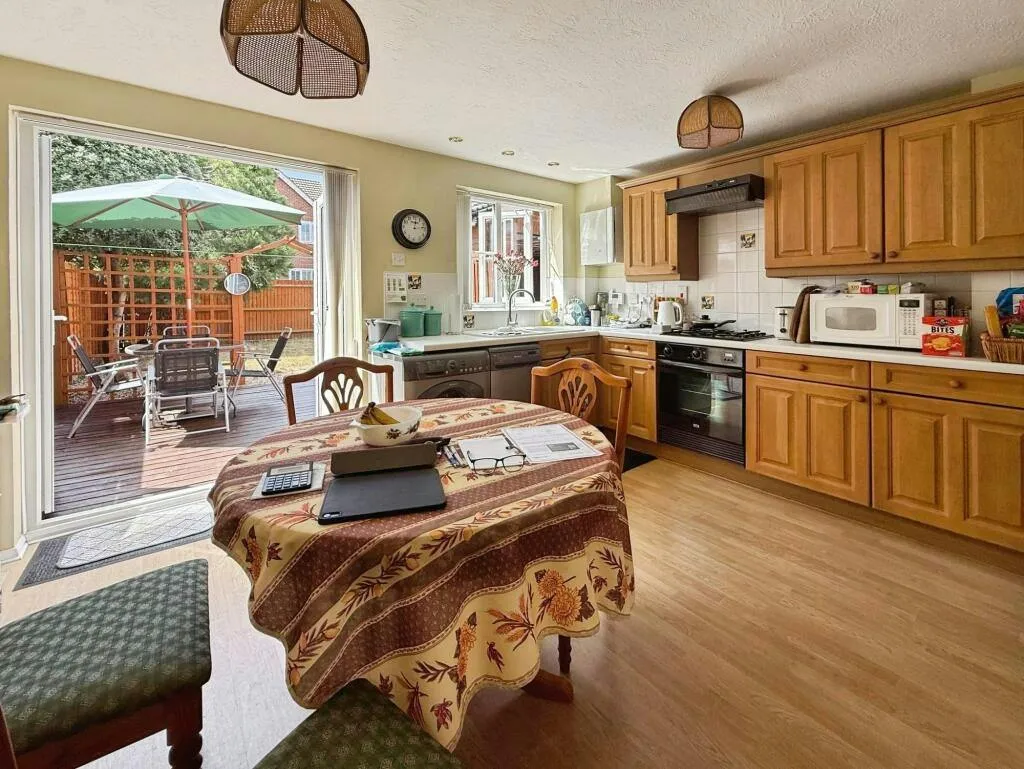Farleys Way, Peasmarsh, TN31, photo 3