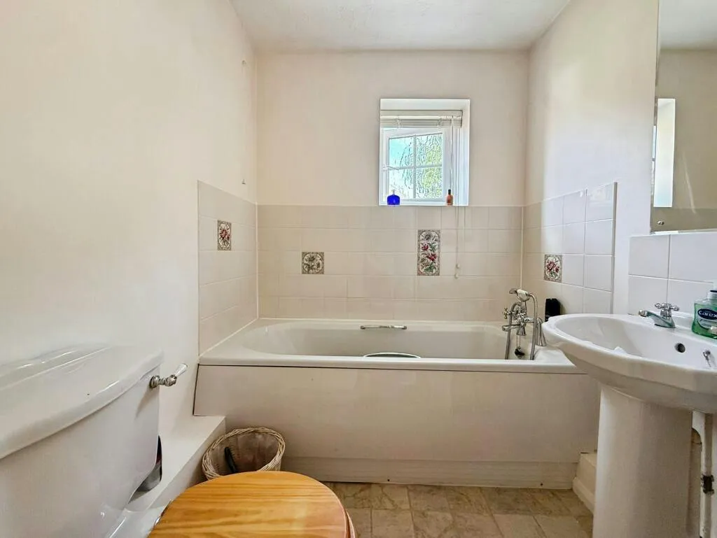 Farleys Way, Peasmarsh, TN31, photo 8