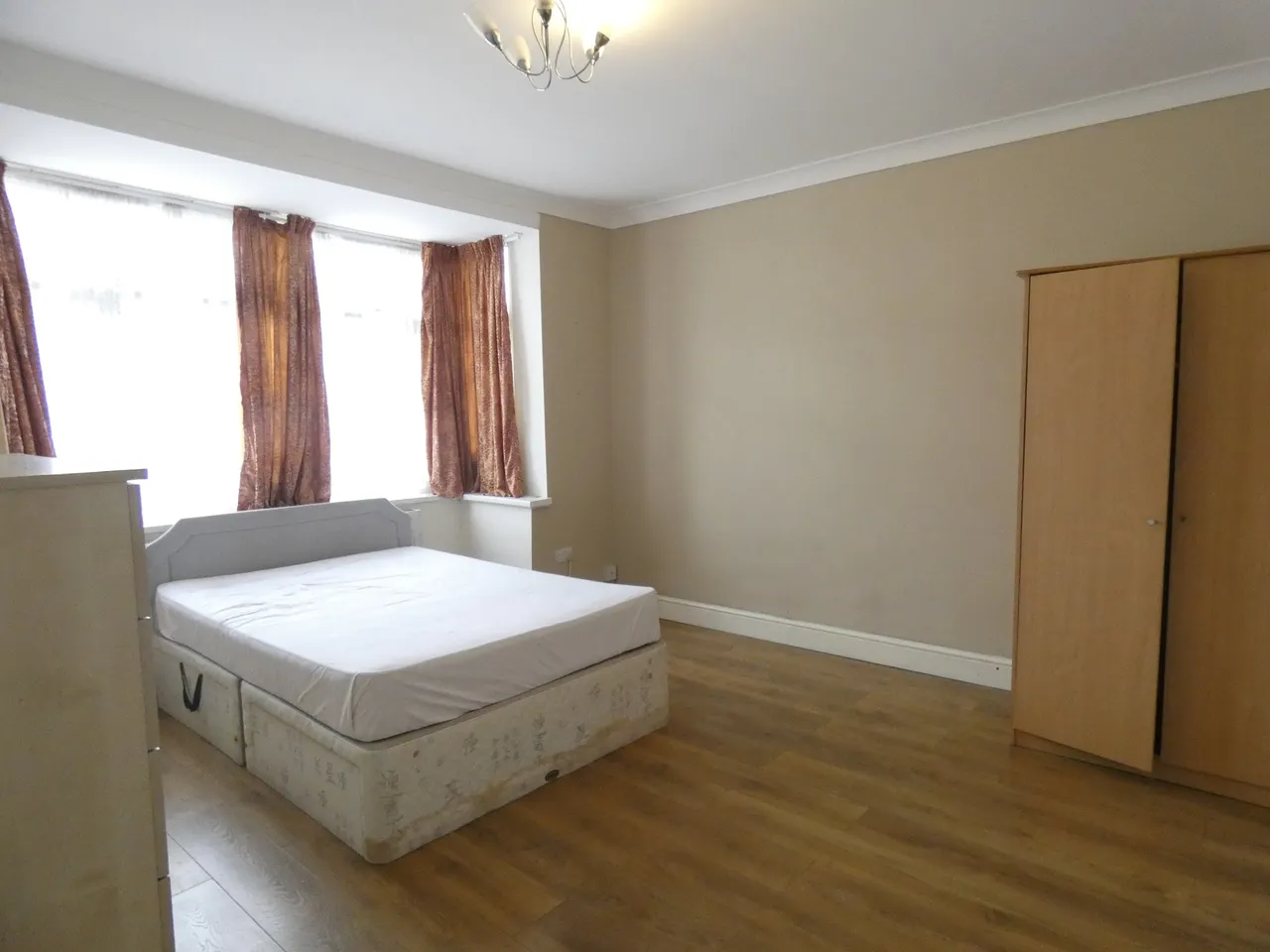 Kings Avenue, Greenford, Greater London, Greater London, UB6 9DD, photo 2
