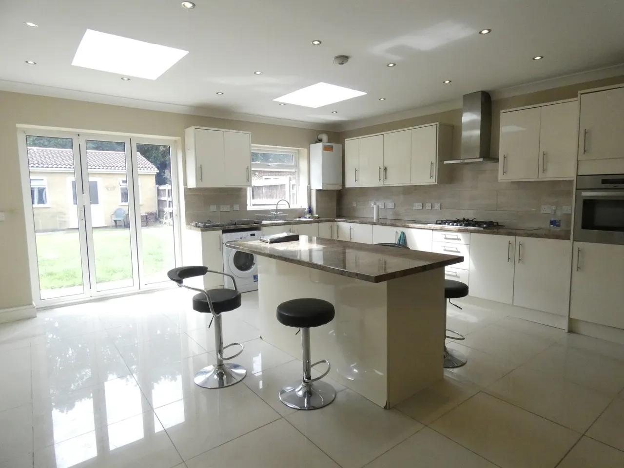Kings Avenue, Greenford, Greater London, Greater London, UB6 9DD, photo 7