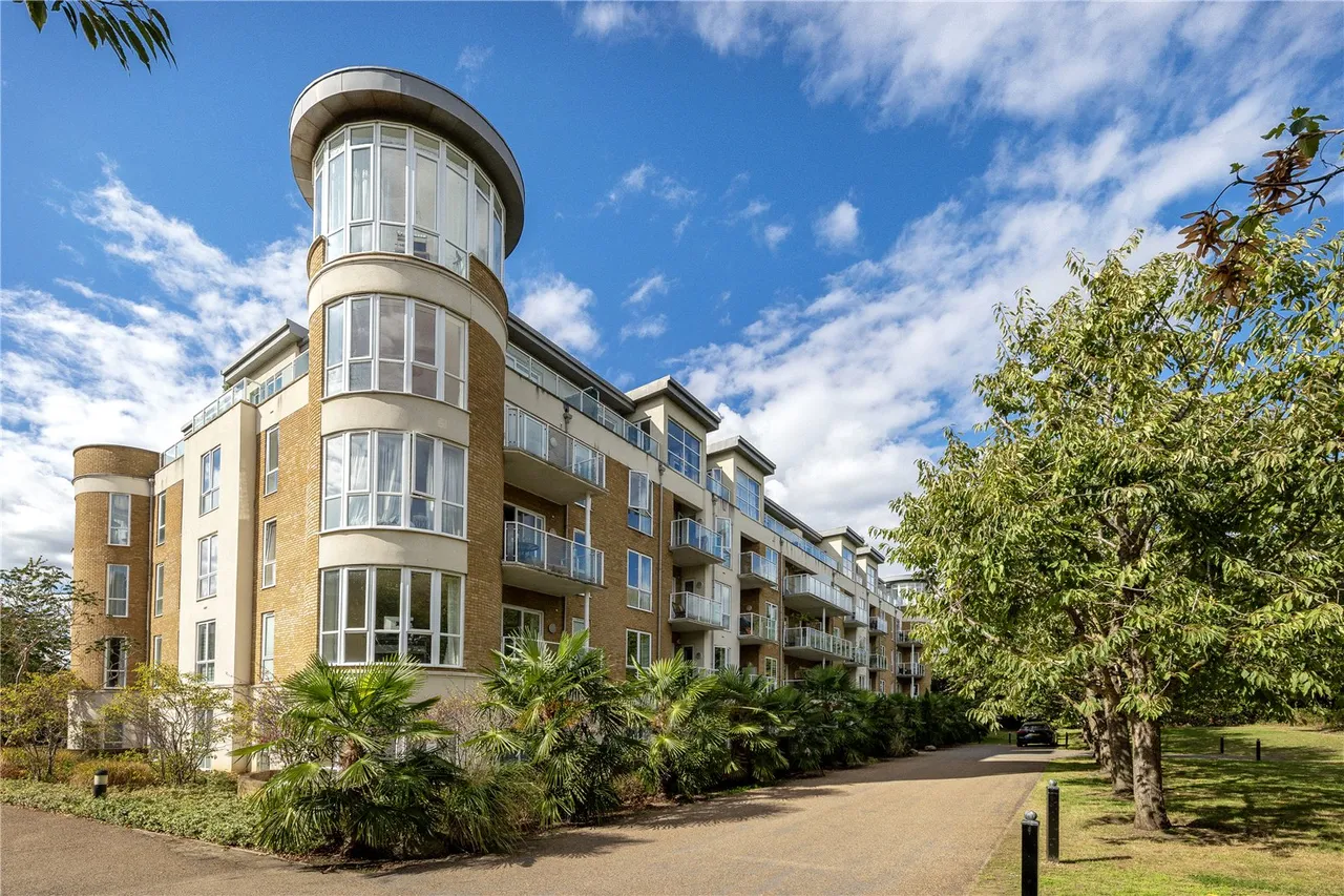 2 bed flat for sale, Melliss Avenue, TW9