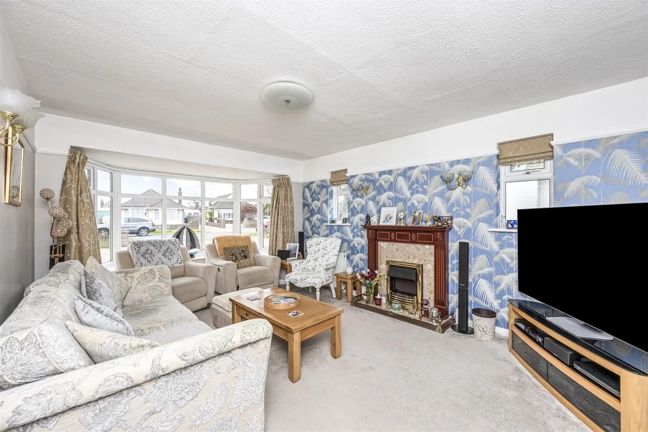 Bury Drive, Worthing, photo 2