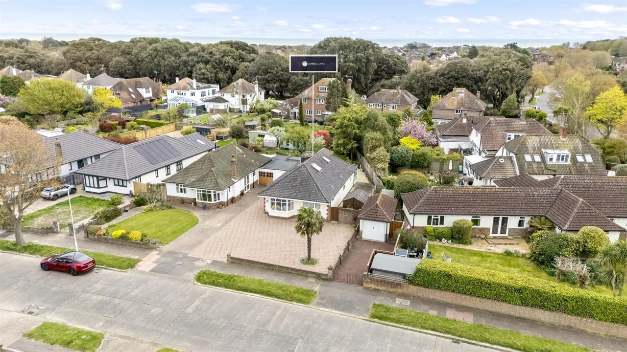 4 bed house for sale — Bury Drive, Worthing