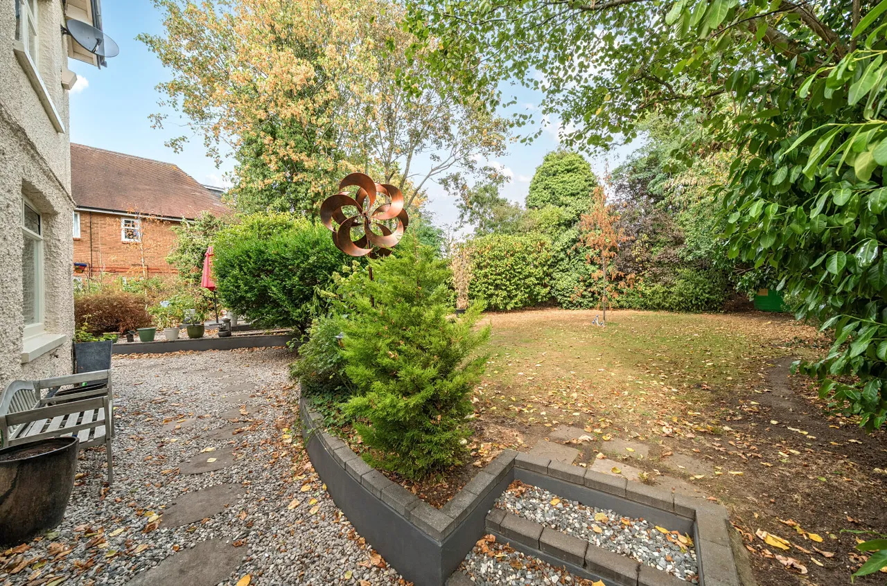 West Hill Road, Woking, GU22, photo 24