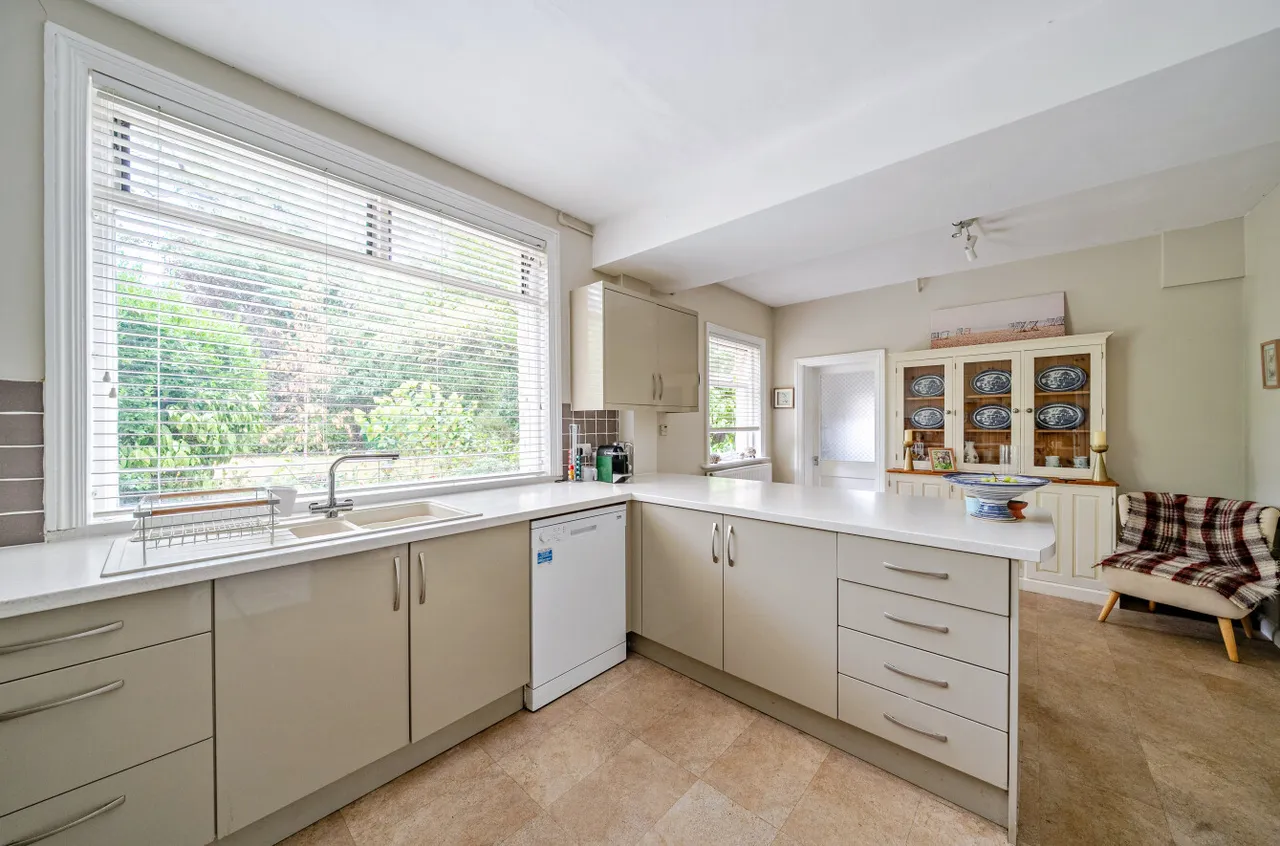 West Hill Road, Woking, GU22, photo 11