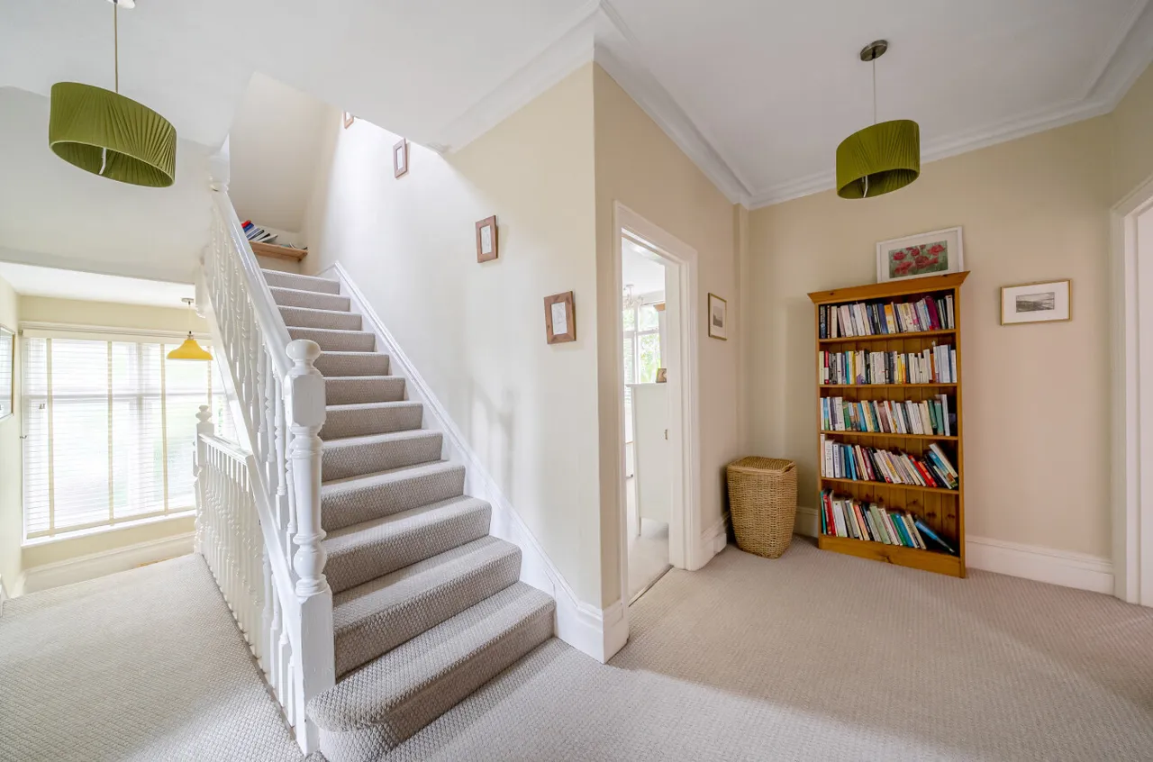 West Hill Road, Woking, GU22, photo 47