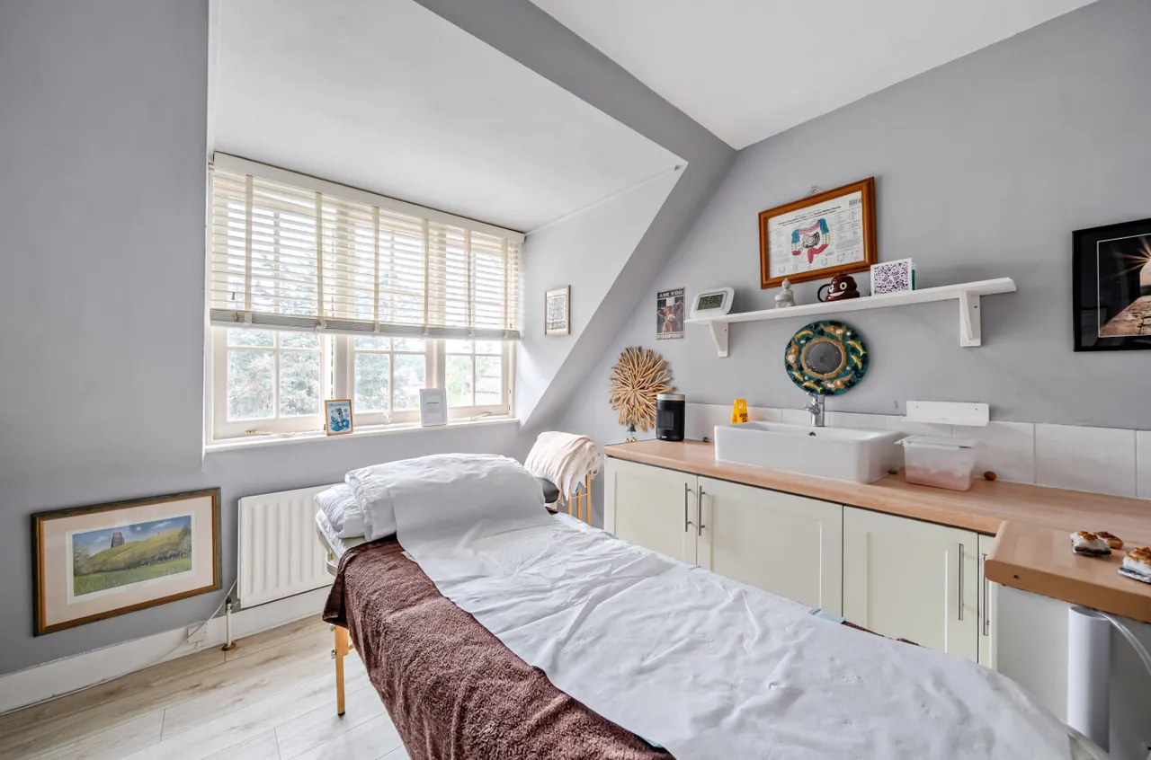 West Hill Road, Woking, GU22, photo 17