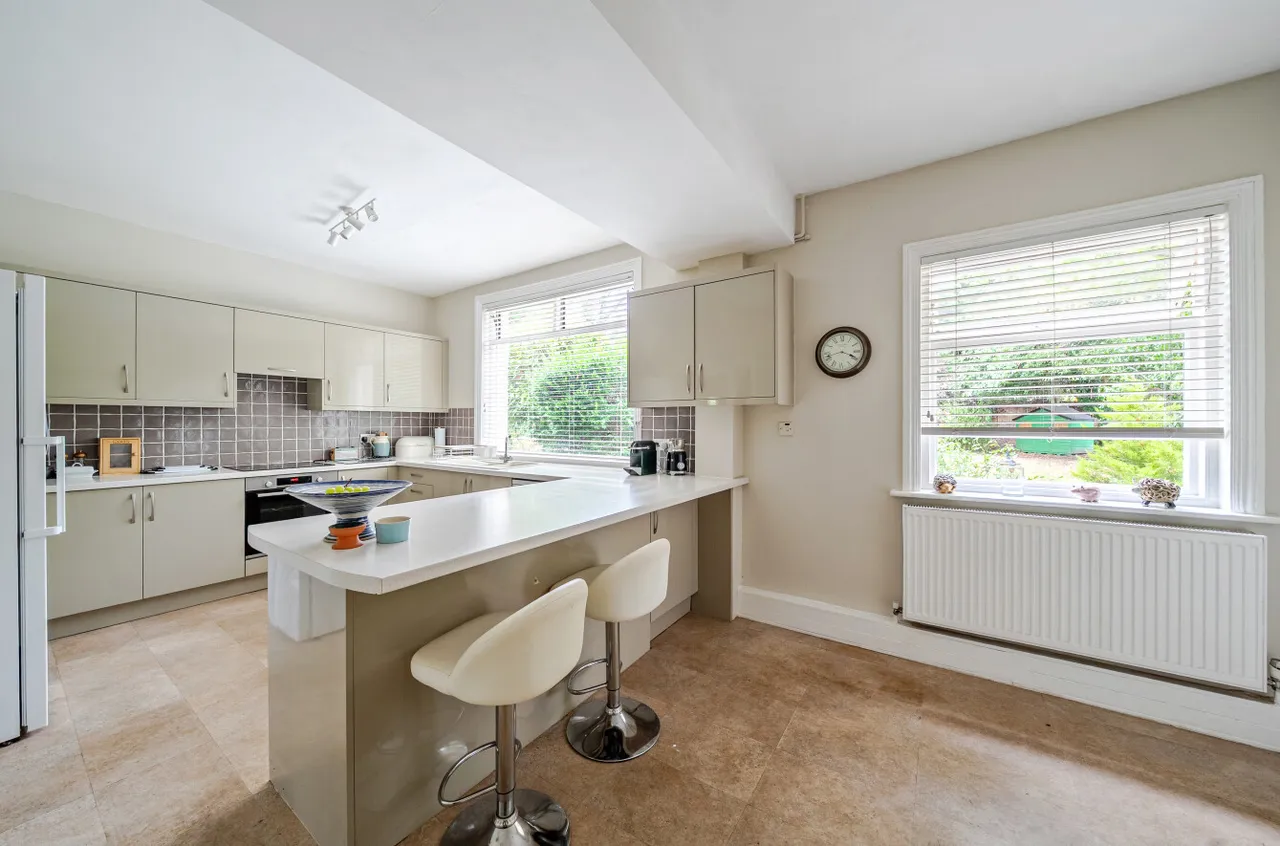 West Hill Road, Woking, GU22, photo 32