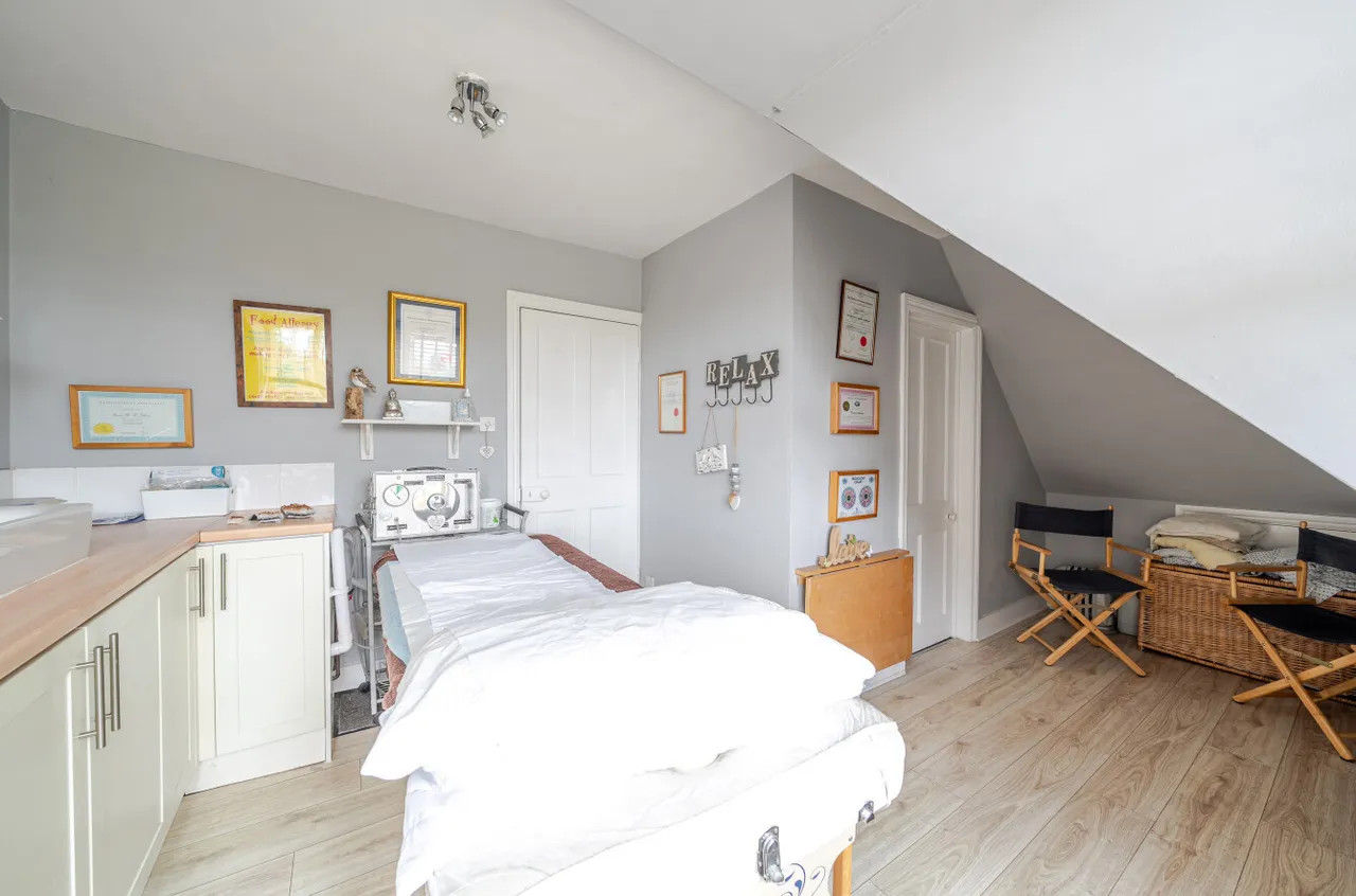 West Hill Road, Woking, GU22, photo 18