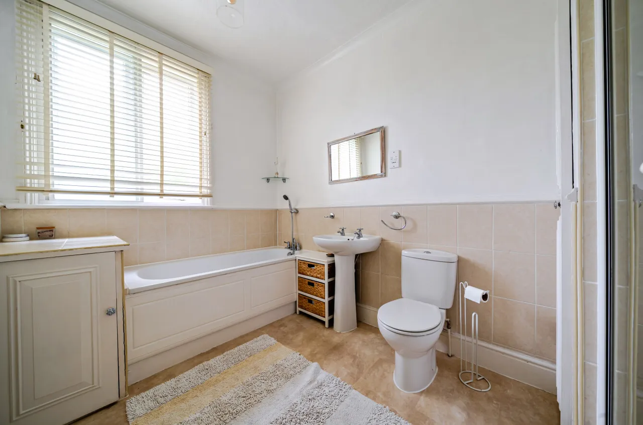 West Hill Road, Woking, GU22, photo 20