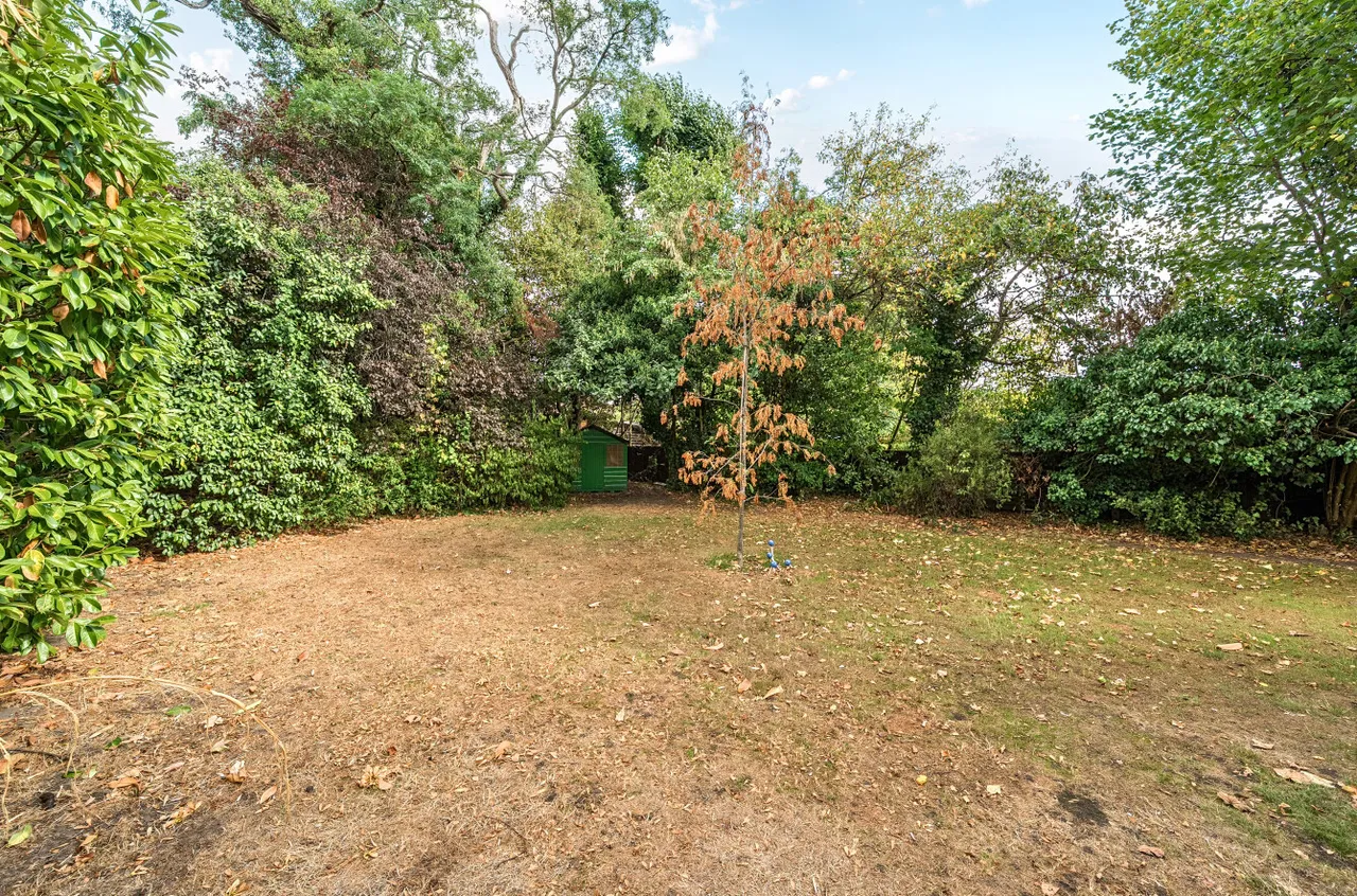 West Hill Road, Woking, GU22, photo 57