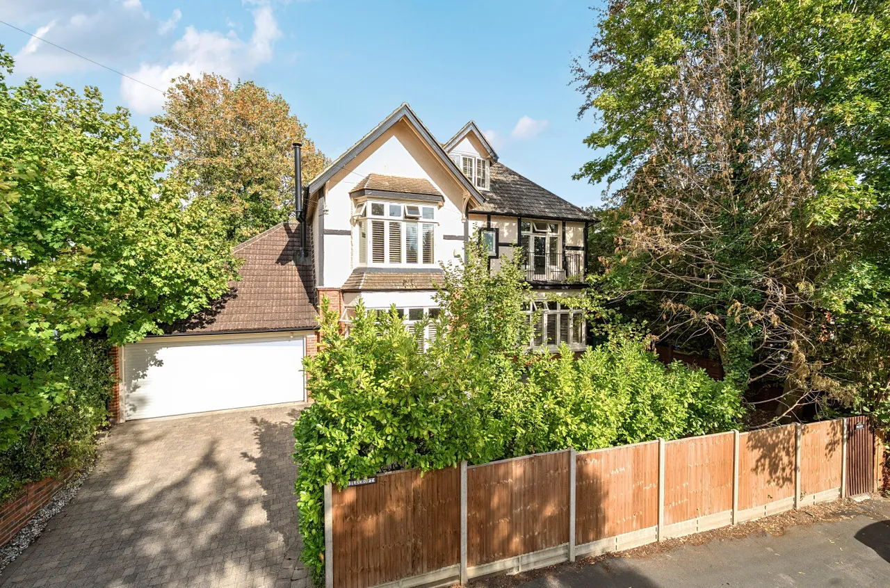 6 bed house for sale, West Hill Road, Woking, GU22