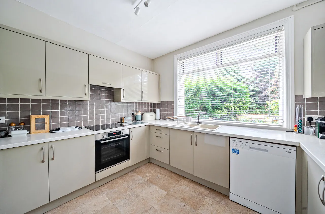 West Hill Road, Woking, GU22, photo 33