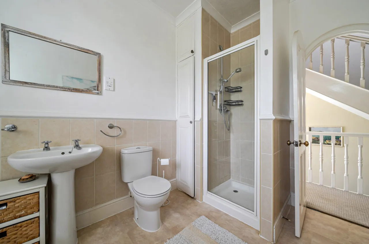 West Hill Road, Woking, GU22, photo 21