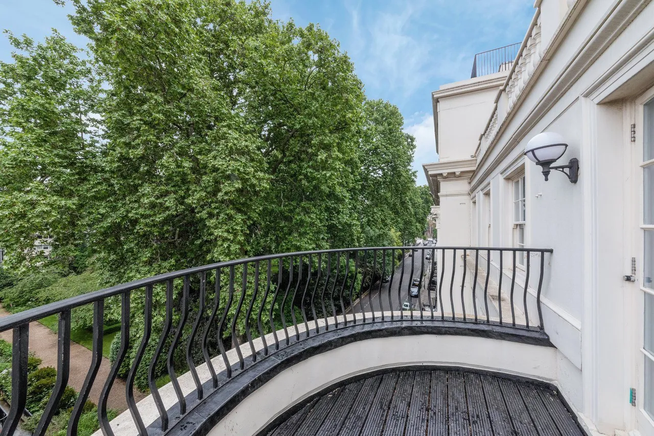 Chartwell Court, Gloucester Square, Bayswater, London, W2 2TW, photo 3