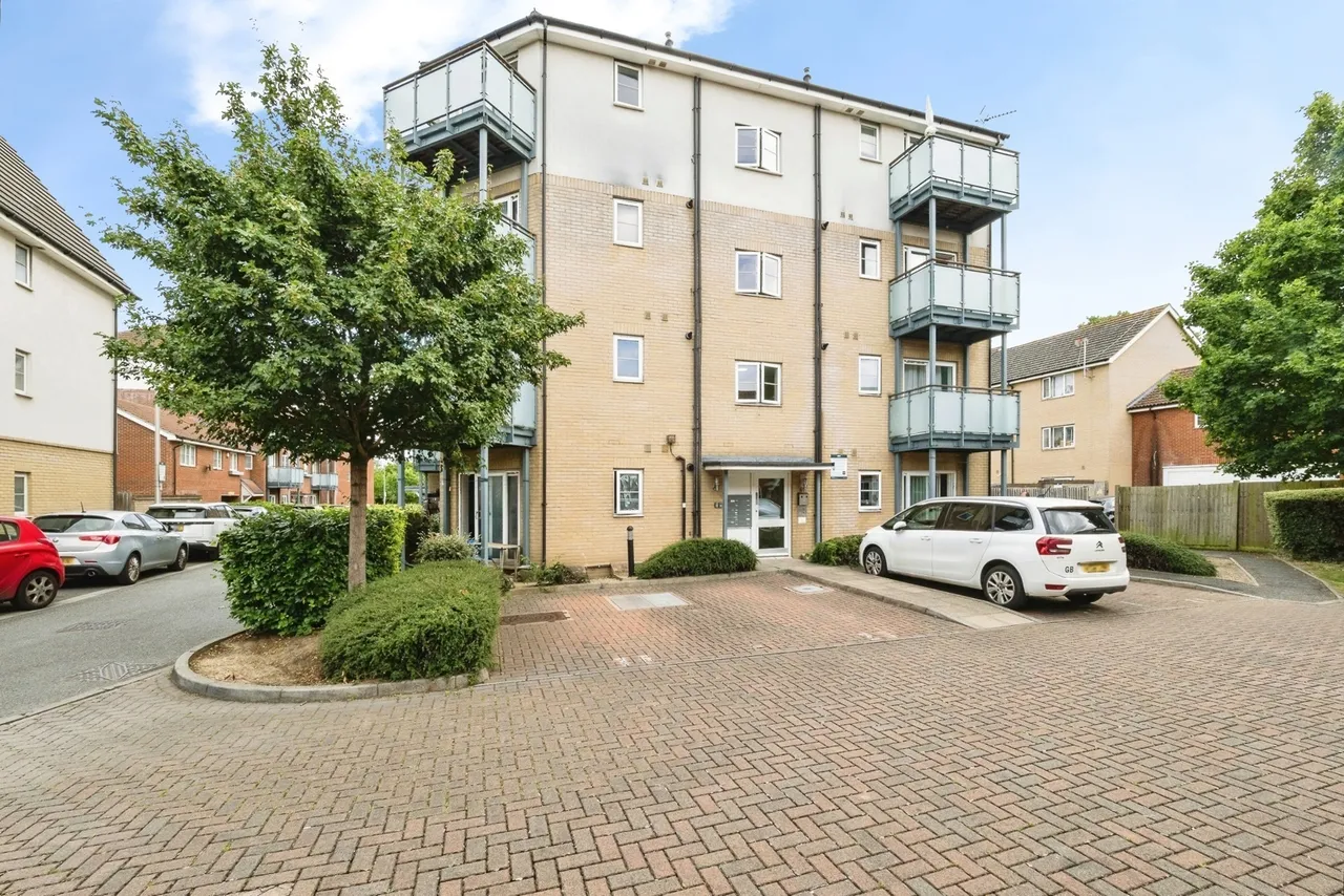 1 bed flat for sale — Harman Rise, Ilford, IG3