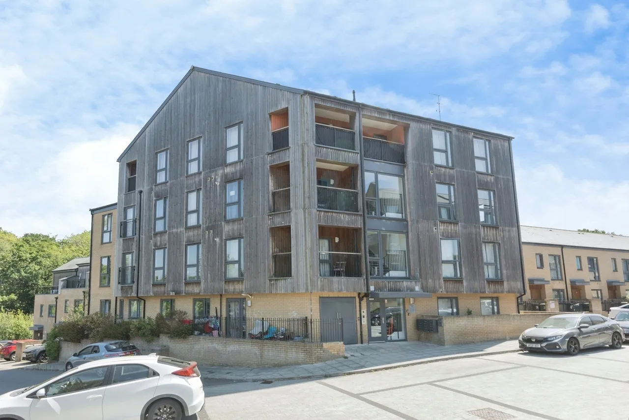 2 bed flat for sale, Lakewood Drive, Tunbridge Wells, TN2