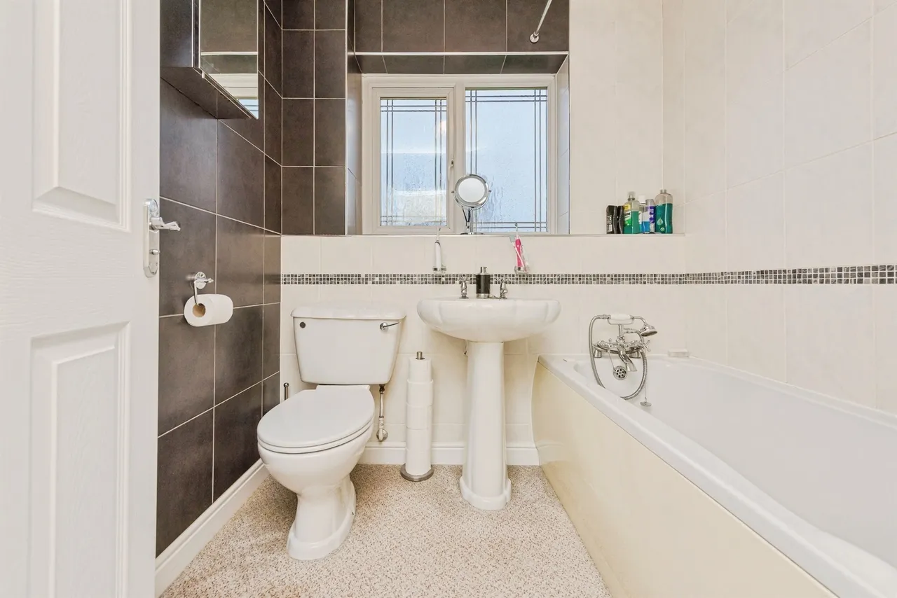 Lakeland Drive, Wilnecote, B77, photo 18