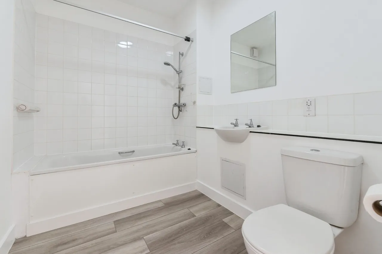Queen Elizabeth Place, Tilbury, Essex, RM18, photo 12