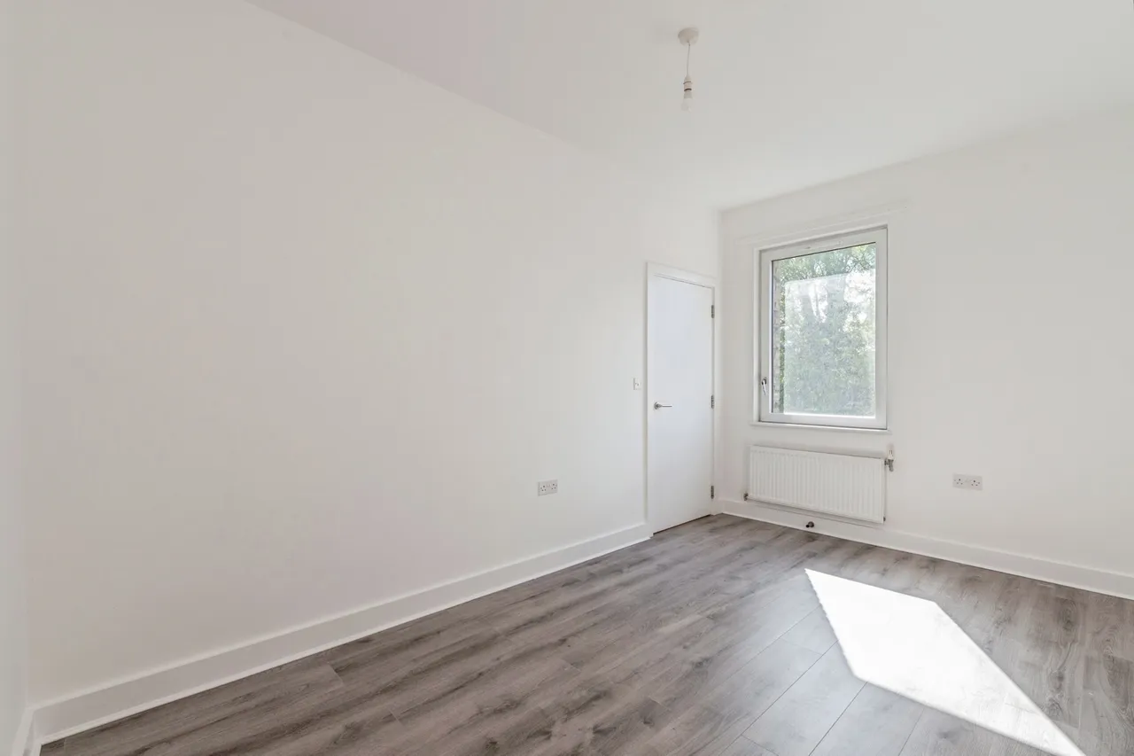Queen Elizabeth Place, Tilbury, Essex, RM18, photo 15