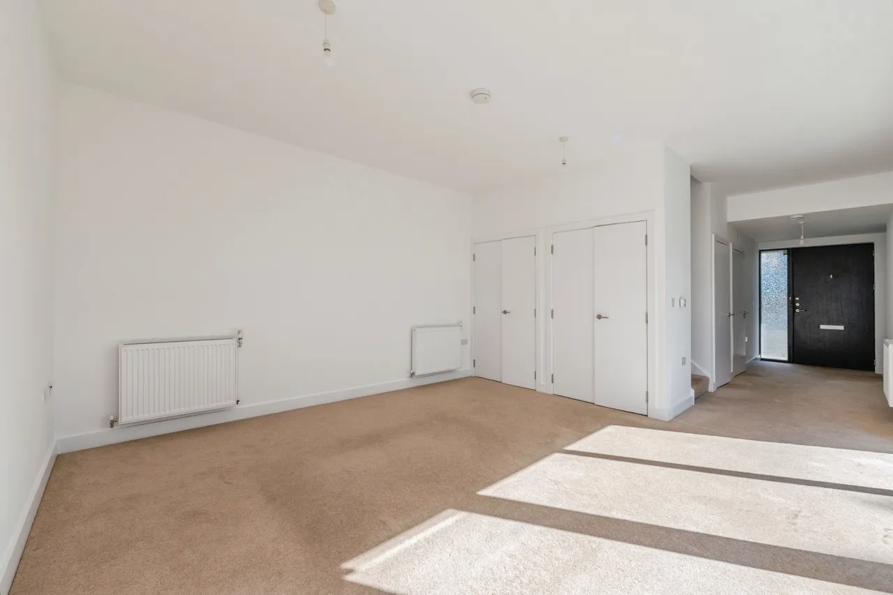 Queen Elizabeth Place, Tilbury, Essex, RM18, photo 6
