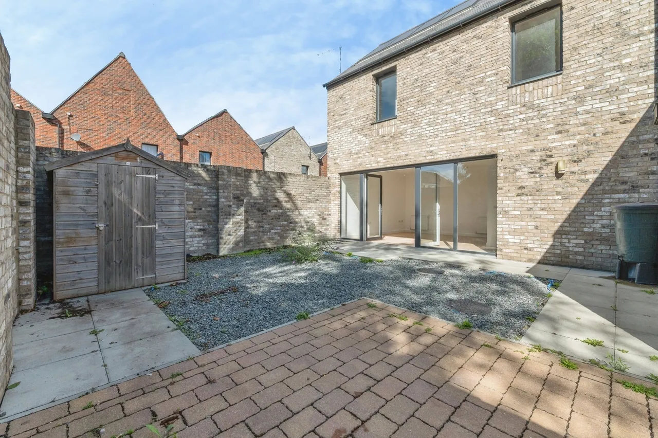 Queen Elizabeth Place, Tilbury, Essex, RM18, photo 19