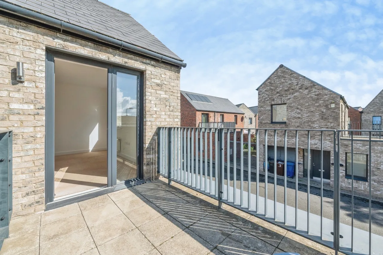 Queen Elizabeth Place, Tilbury, Essex, RM18, photo 16