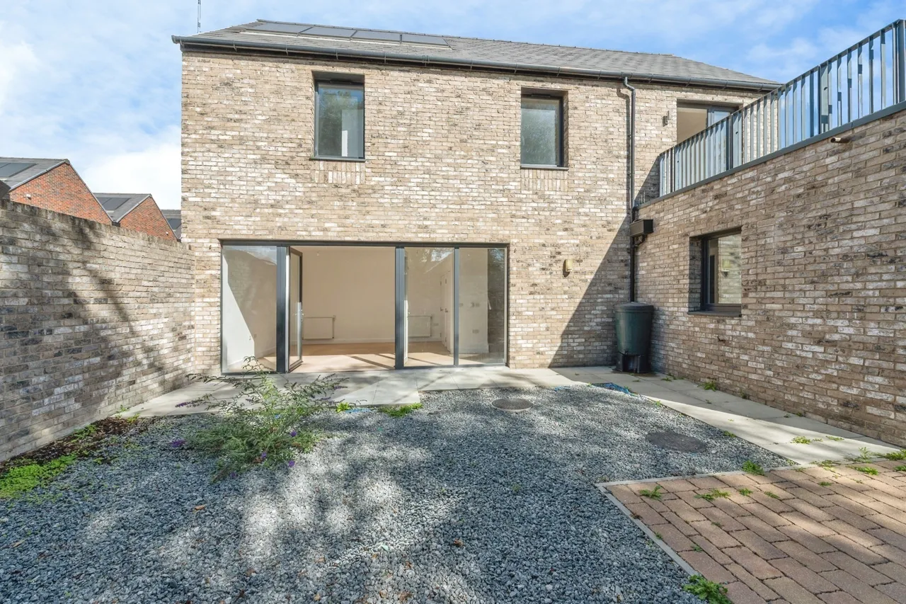 Queen Elizabeth Place, Tilbury, Essex, RM18, photo 20