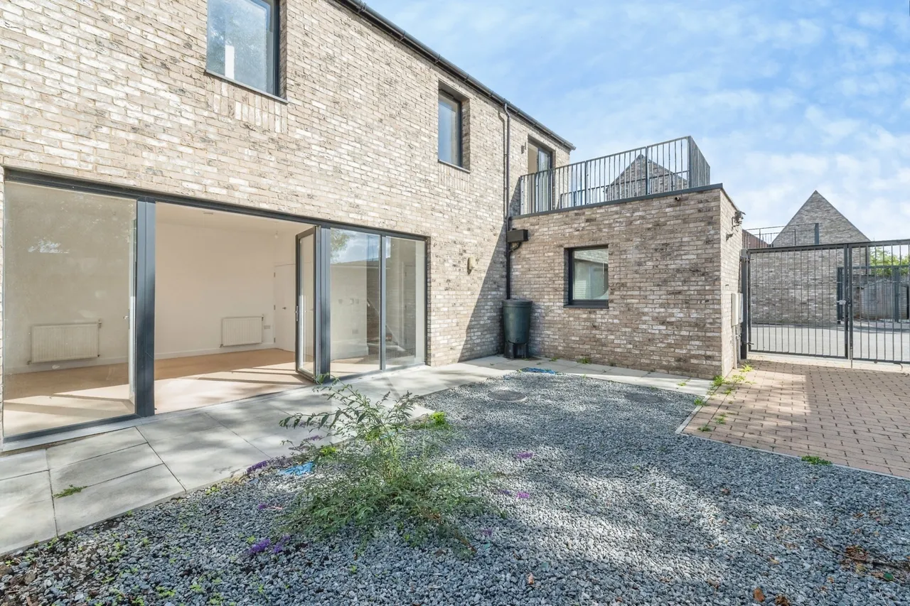 Queen Elizabeth Place, Tilbury, Essex, RM18, photo 4