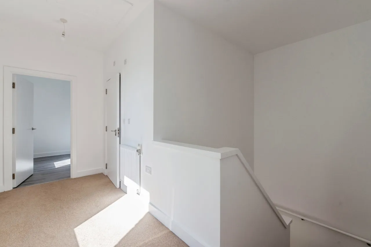 Queen Elizabeth Place, Tilbury, Essex, RM18, photo 11
