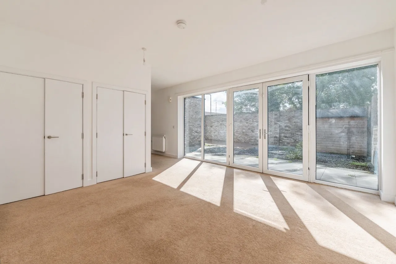 Queen Elizabeth Place, Tilbury, Essex, RM18, photo 2