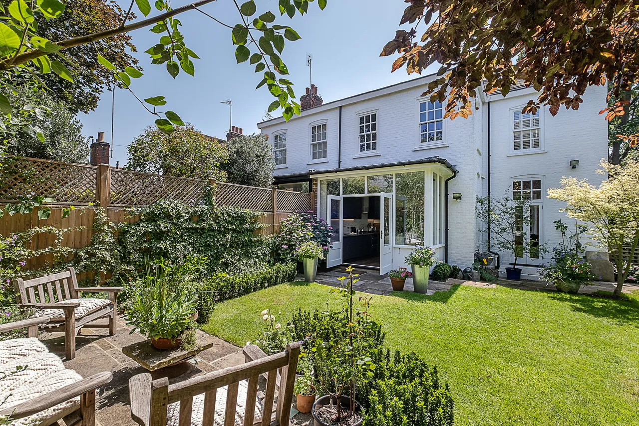 Roehampton Lane, London, SW15, photo 3
