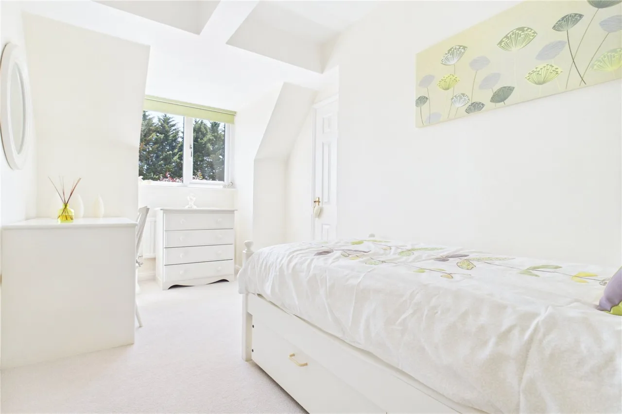 Pingewood Close, Burghfield, RG30, photo 13