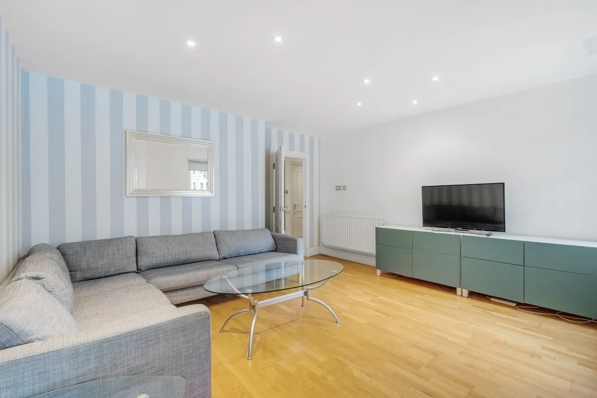 3 bed flat to rent — Beckford Close London W14