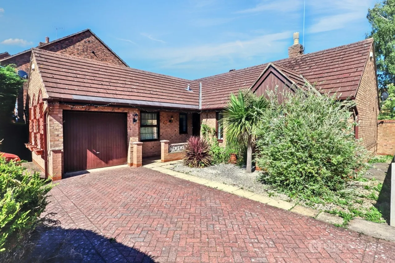 3 bed house for sale, Dawlish Close, Horeston Grange, CV11