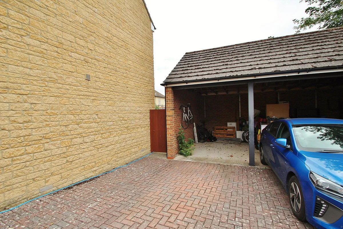 Chamberlain Close, Carterton, photo 10