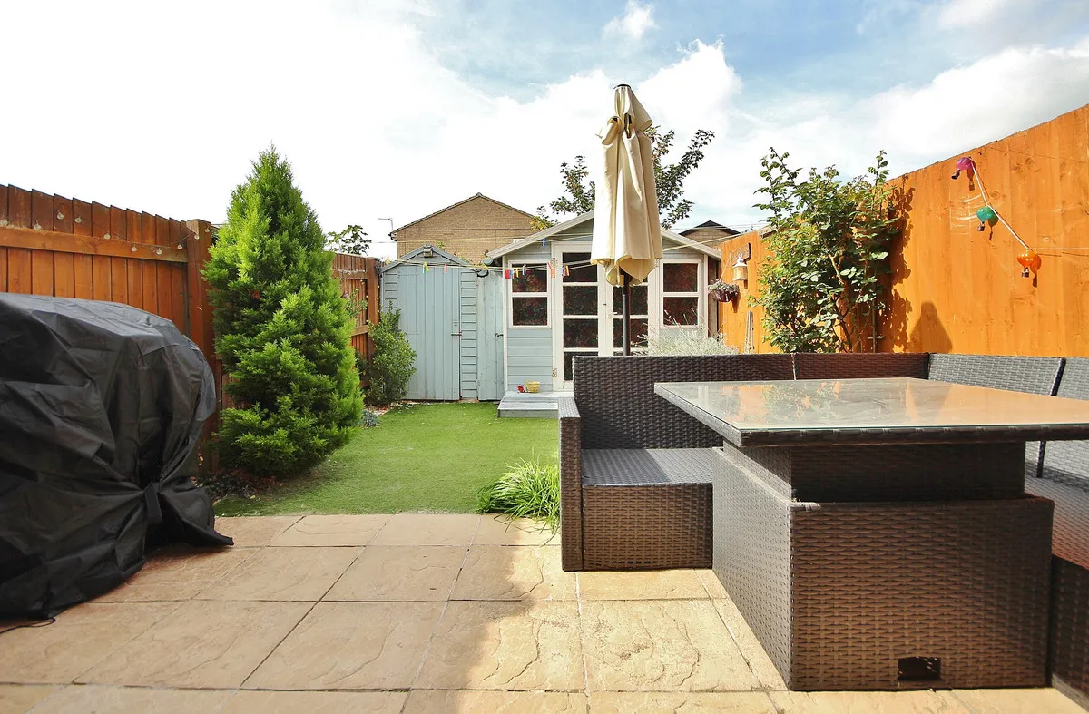 Chamberlain Close, Carterton, photo 4