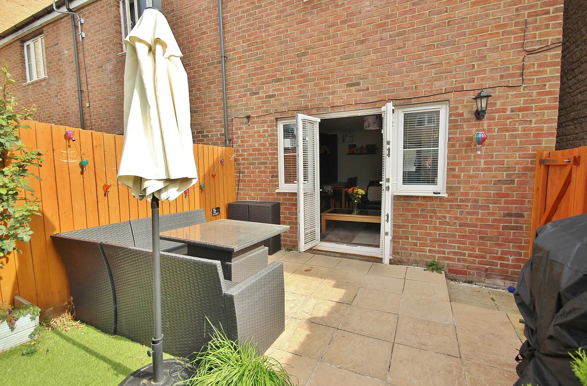 Chamberlain Close, Carterton, photo 11