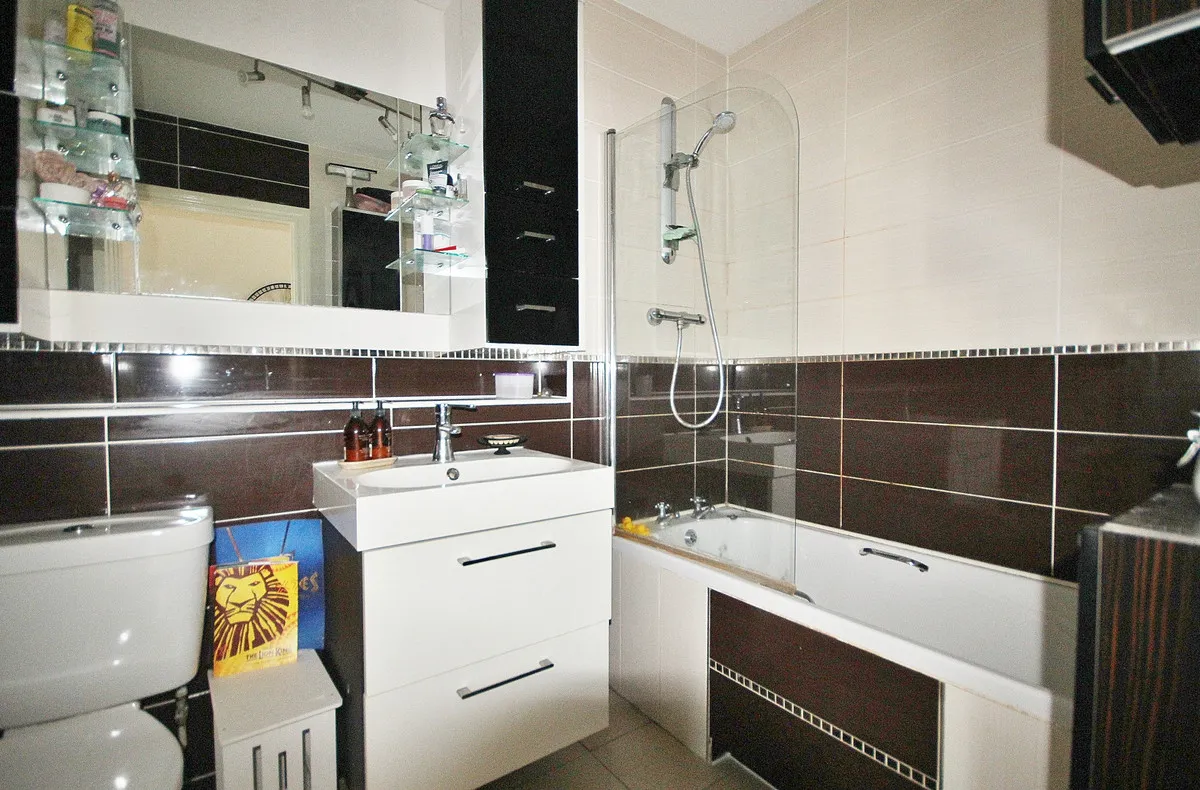 Chamberlain Close, Carterton, photo 9