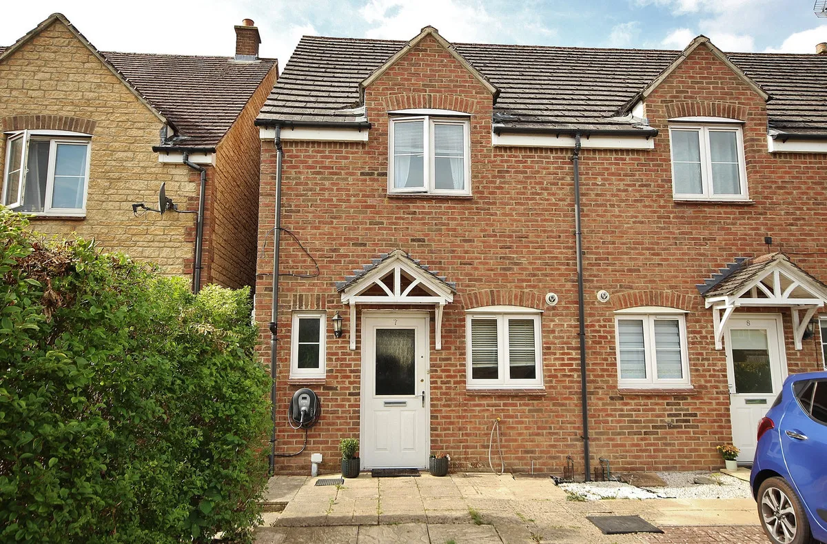 2 bed house for sale, Chamberlain Close, Carterton