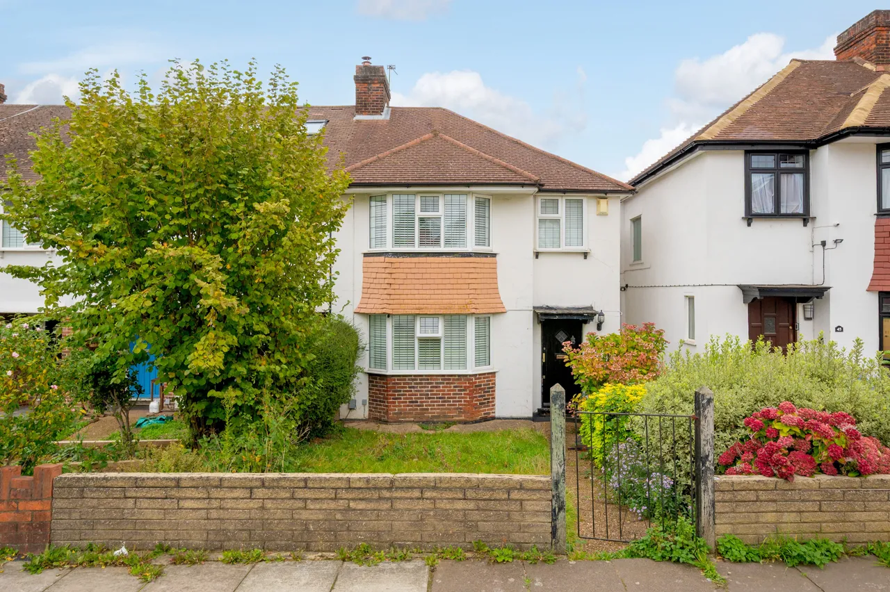 3 bed house for sale — 43 Lamberhurst Road, London